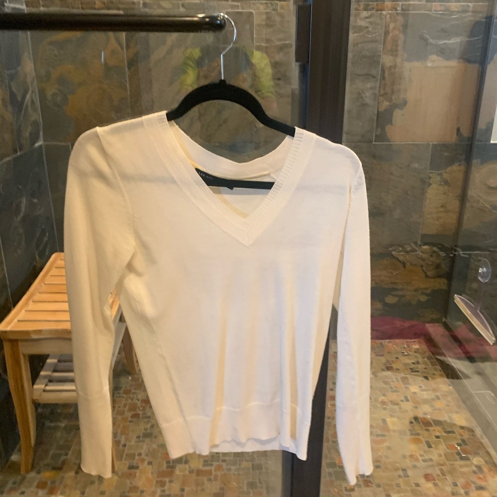 Limited- cream v-neck sweater